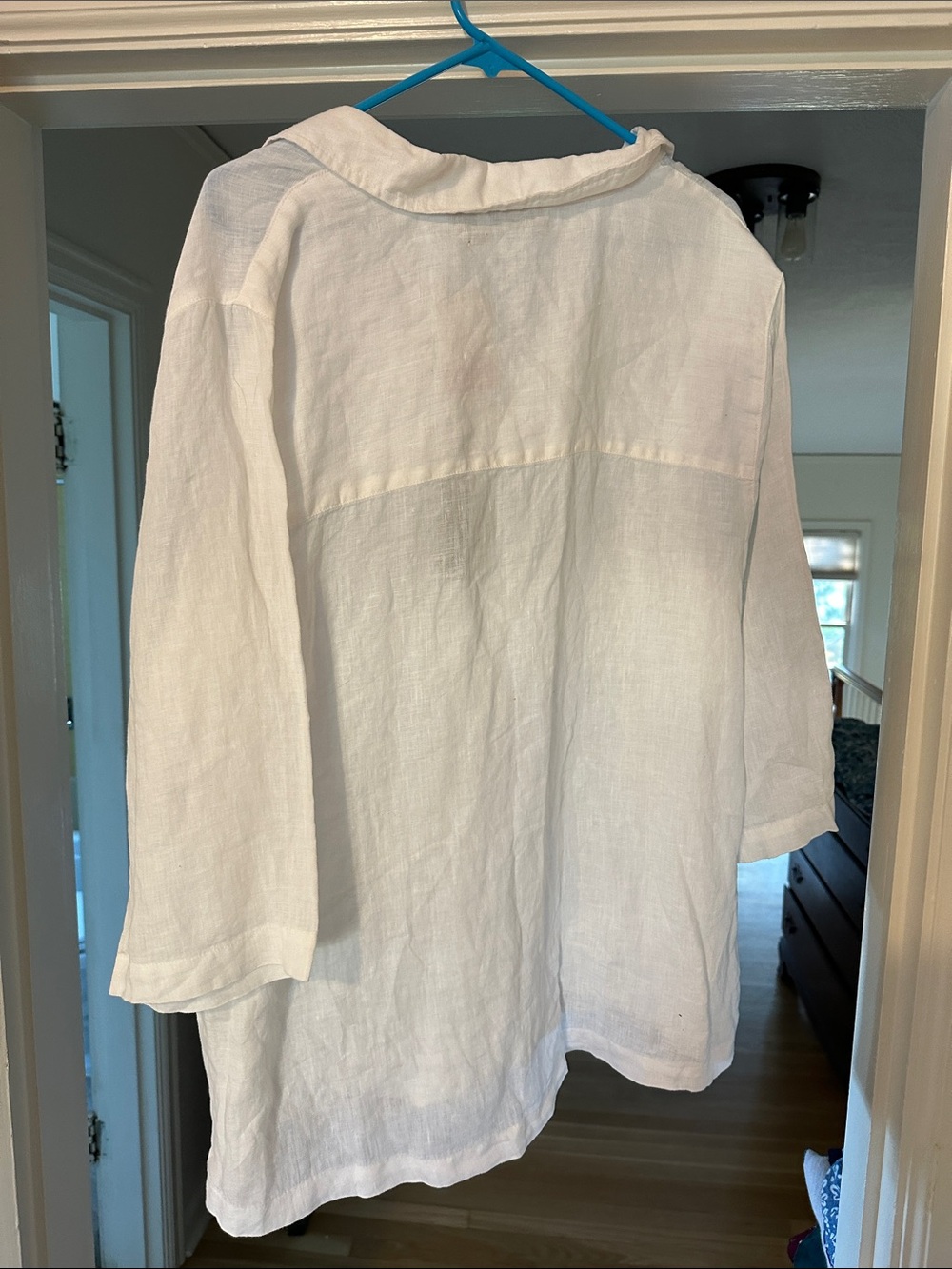 Tahari White Linen V‑Neck Collar Tunic with Side Button Detail - Picture 3 of 4